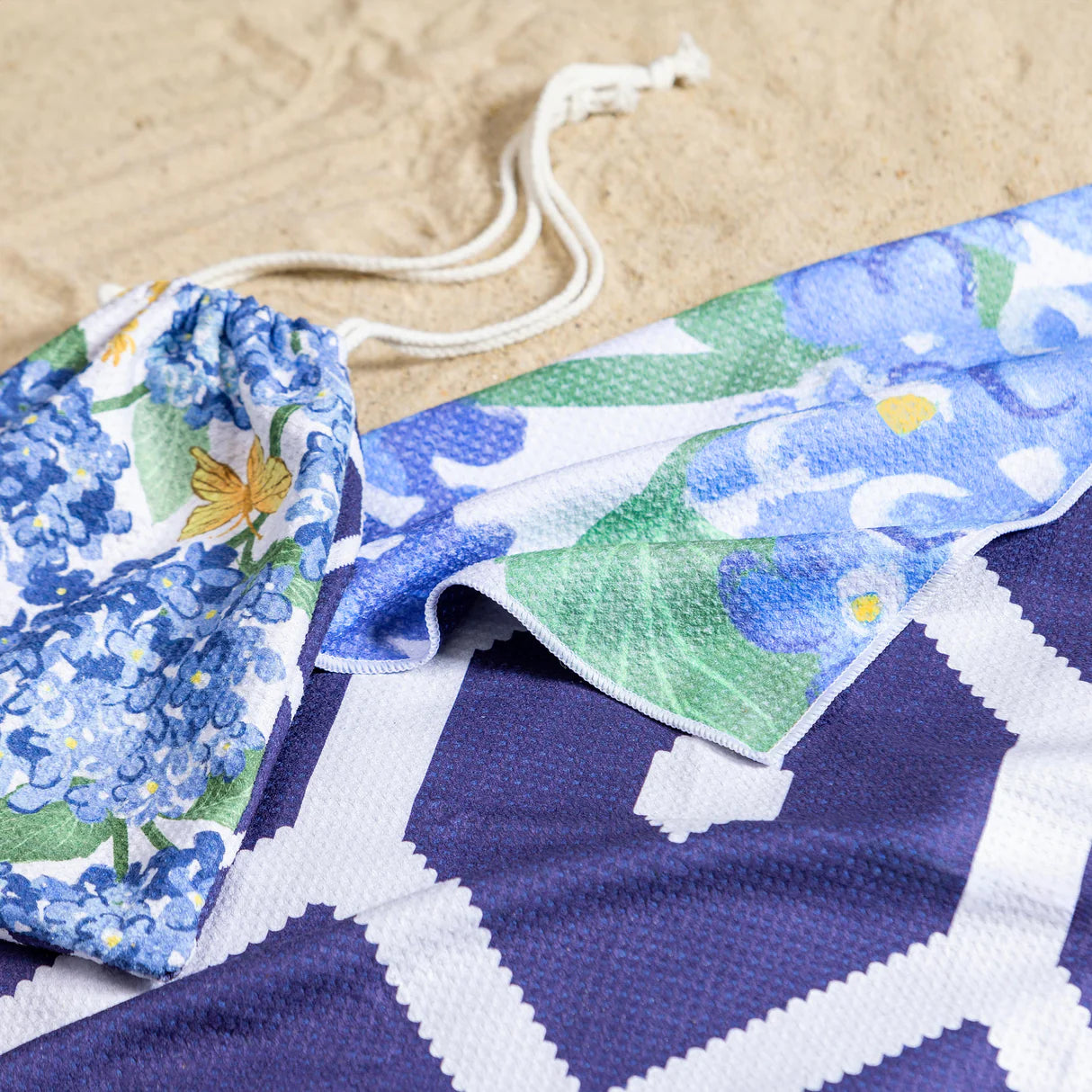 Blue Coastal Towel, Quick Dry Waffle Weave w/ Matching Carrying Case, Hydrangeas, 60"L x 30"W