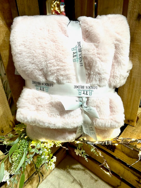 London Bridge Light Pink Fur Blanket